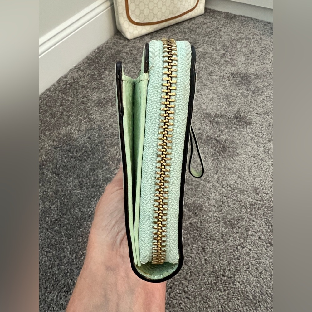 Kate Spade Large Wristlet/Wallet - Picture 2 of 12